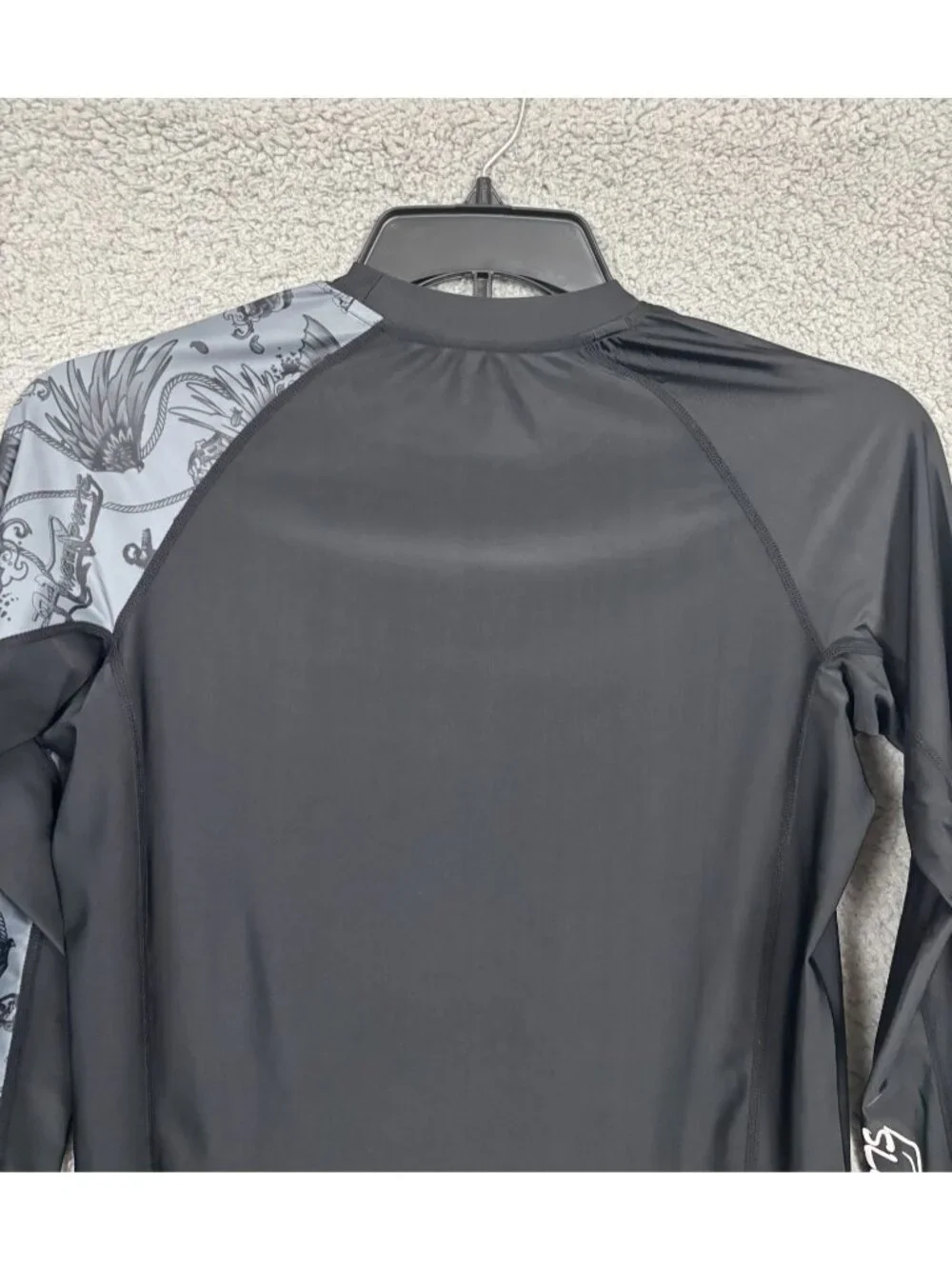 Huge Sports Mens Black & Gray Long Sleeve Rash Guard UPF 50+ Quick-Dry Med NWTs